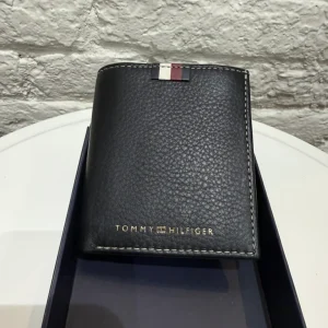 Portefeuille Tommy Hilfiger Homme Noir en Cuir – Petite Largeur | Accessoire Élégant et Compact