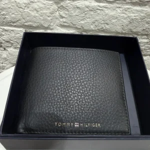 Portefeuille Tommy Hilfiger Homme – Cuir Noir Premium, Élégant & Pratique | Accessoires Urban Chic