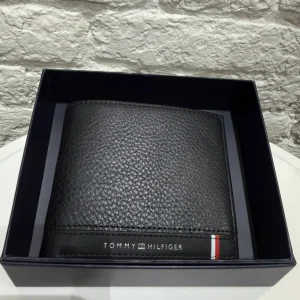 Portefeuille Homme Tommy Hilfiger en Cuir Noir – Élégant & Compact