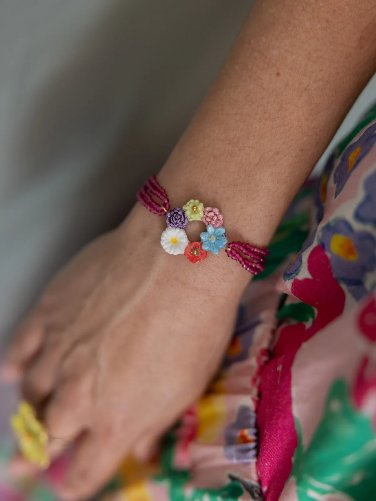 Bracelet perles et couronne de fleurs – Image 2