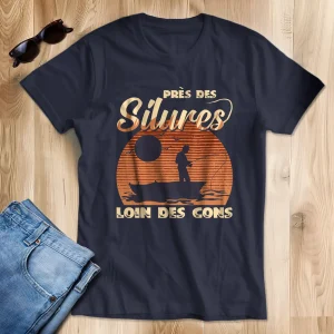 Cadeau Humour Pêcheur Homme, Pêche du Silure, T-shirt Pêcheur Drôle, Près des Silures Loin des Cons