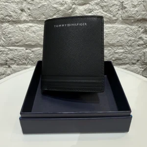 Portefeuille Homme Noir en Cuir Tommy Hilfiger – Élégant & Durable