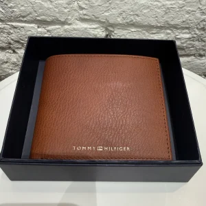 Portefeuille Tommy Hilfiger Homme Camel en Cuir Véritable – Accessoire Élégant et Durable