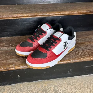 Basket Tommy Hilfiger Homme Rouge en Cuir – Sneakers élégantes et confortables | Urban Chic