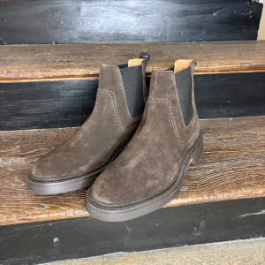 Boots Homme en daim marron foncé Tommy Hilfiger – Confort & Élégance