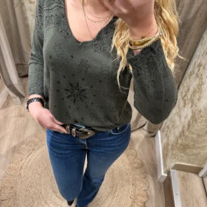 Pull femme kaki Adoré Paris modèle ESME — élégant & confortable, taille unique