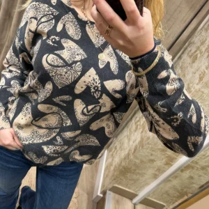 Pull Femme Linda Adoré Paris – Cœur Sable | Élégant, Confortable, Taille Unique