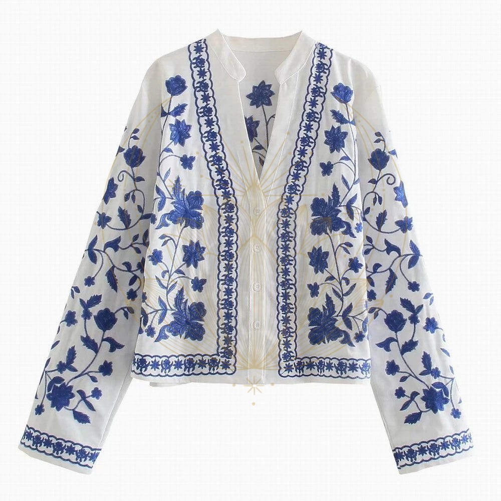 Blouse en coton avec broderie bleue
