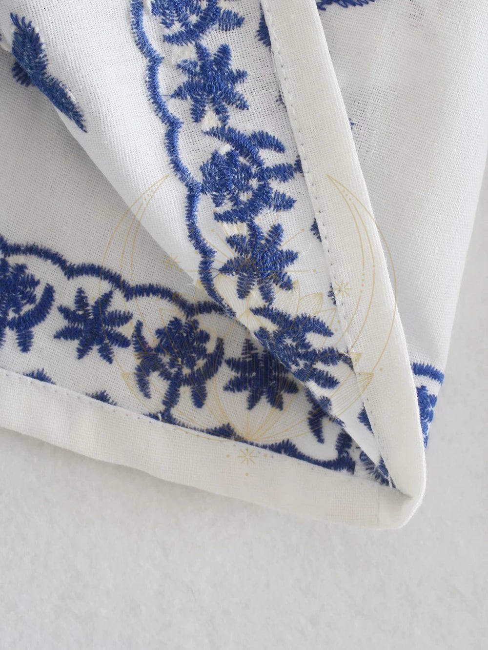 Blouse en coton avec broderie bleue – Image 6