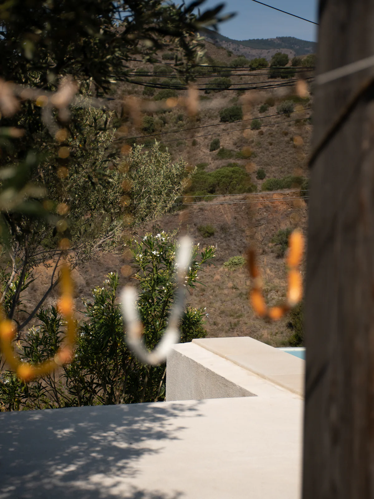 Collier coquillages et perles blanches – Image 4